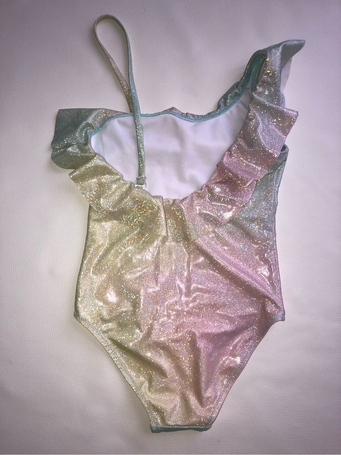 Maillot de bain et casquette - photo numéro 2
