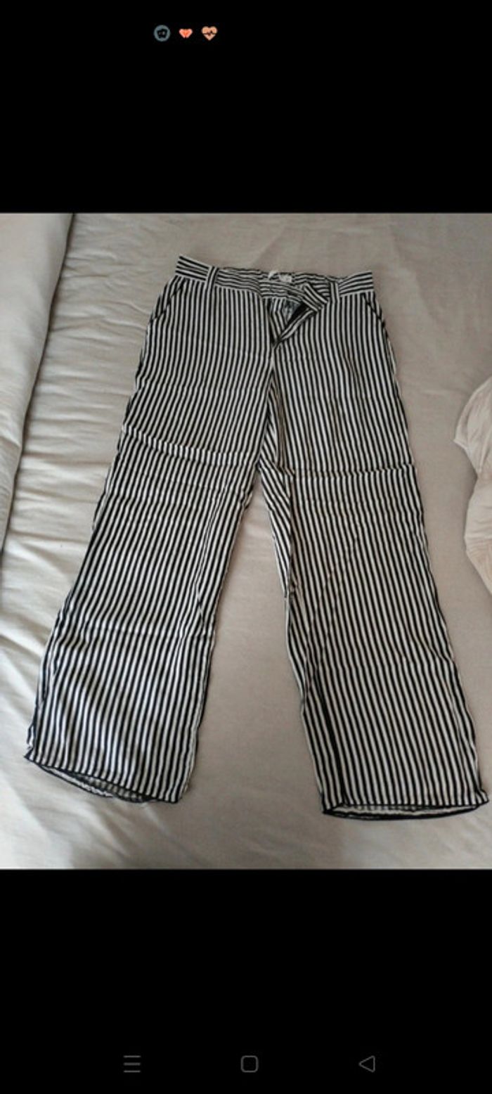 Pantalon a jambes larges rayé