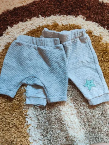 Lot 2 pantalons 1 mois