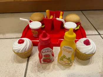 Burgers frites en plastique pour dinette Ecoiffier