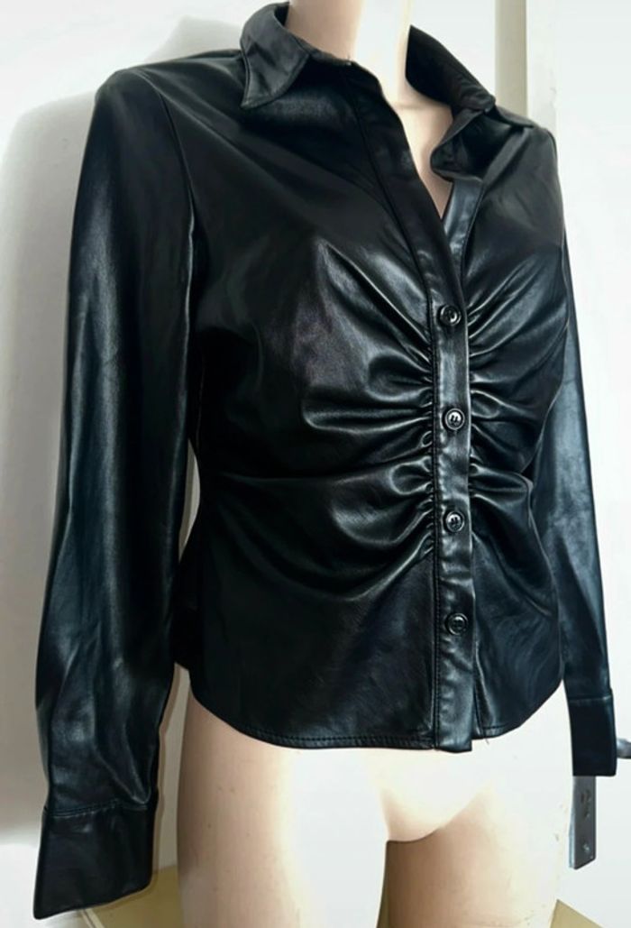 Chemise travaillée col, V manches longues noir, aspect brillant taille L pour femmes, marque Zara