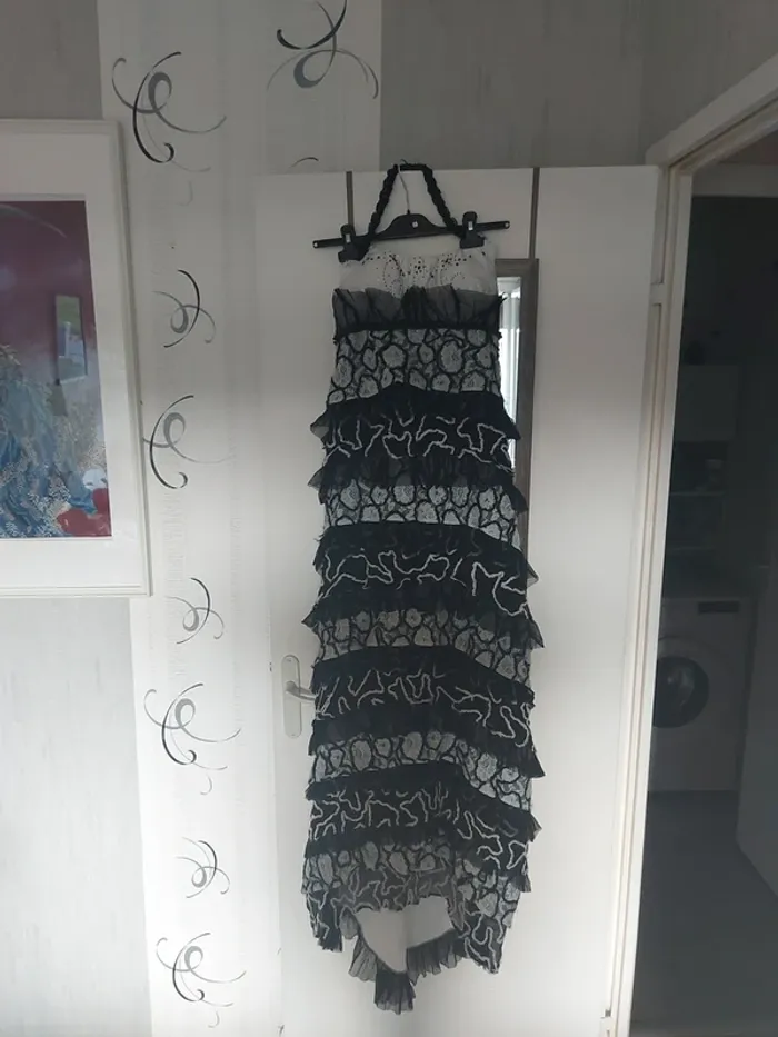 Robe de cocktail noire et blanche