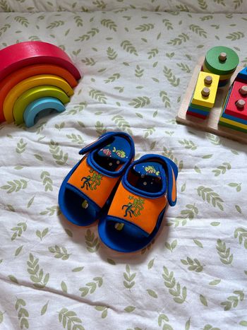 Sandales en mousses taille 20 à scratch