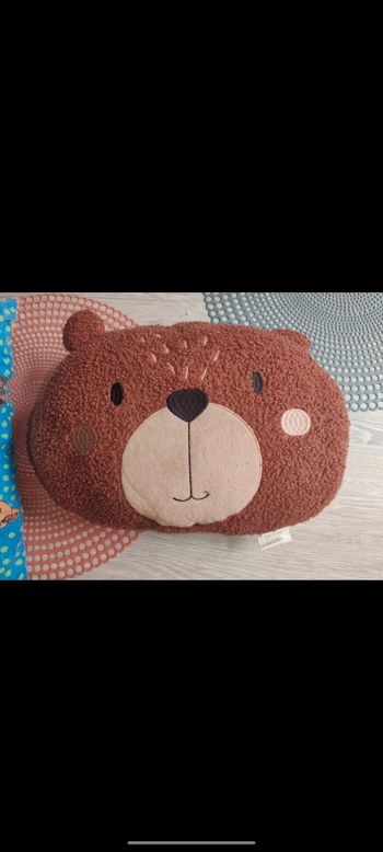 Petit coussin décoratif ours