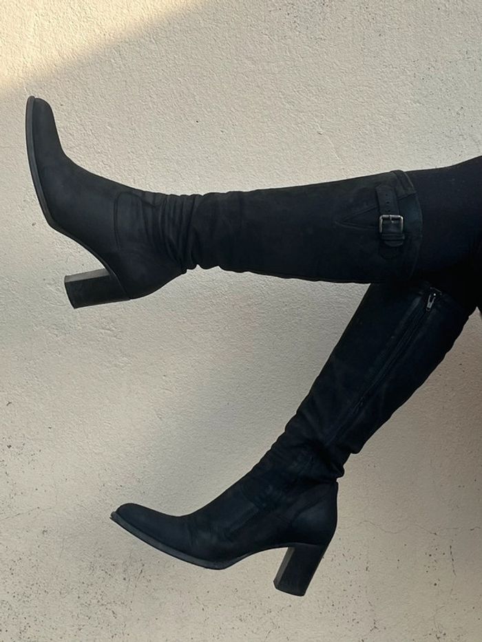 Bottes hautes à talons moulante et souple avec fermeture zip - en cuir noir - photo numéro 5