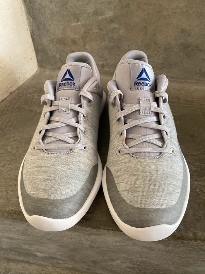 Baskets légères grise Reebok 36 - photo numéro 2