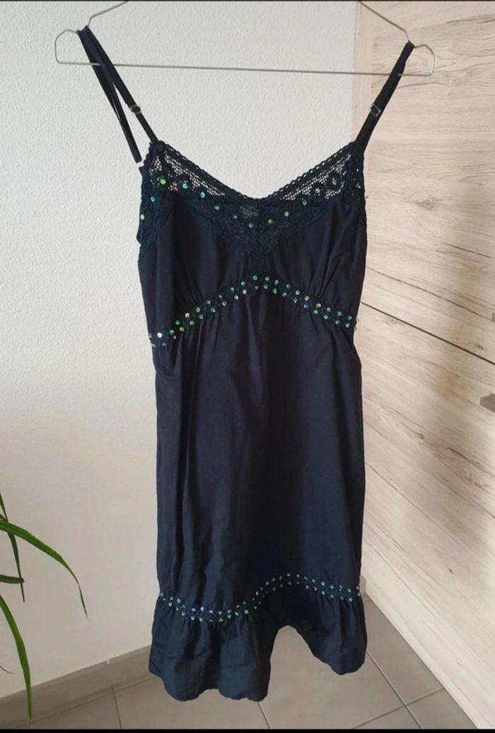 Robe noire crochet sequins - photo numéro 2
