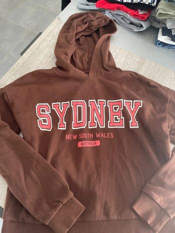 Joli sweat à capuche Kiabi