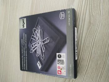 Distributeur de trombones aimanté