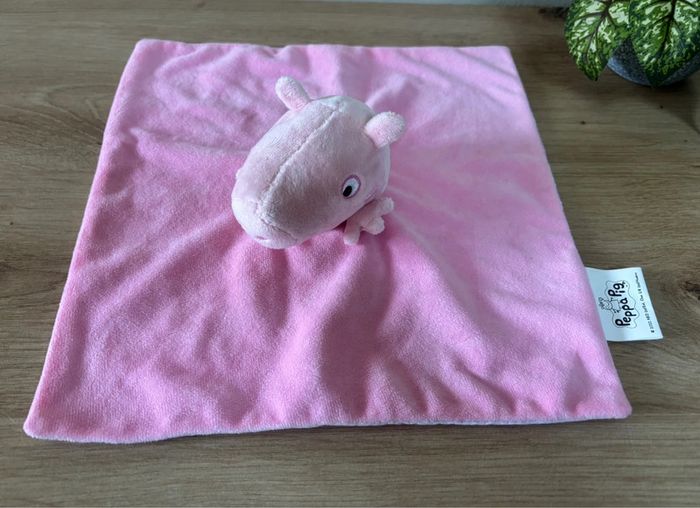 Neuf doudou plat cochon rose peppa pig