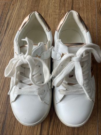 Vends 2 paires de chaussures filles T30