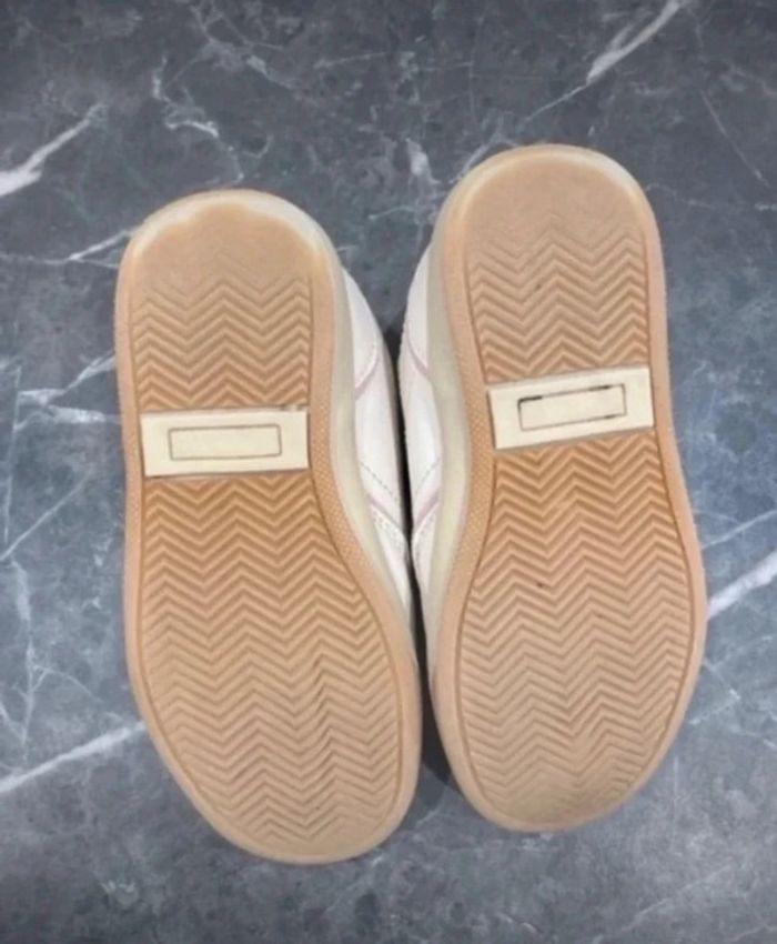 Chaussures Kiabi taille 26 en bon état - photo numéro 2