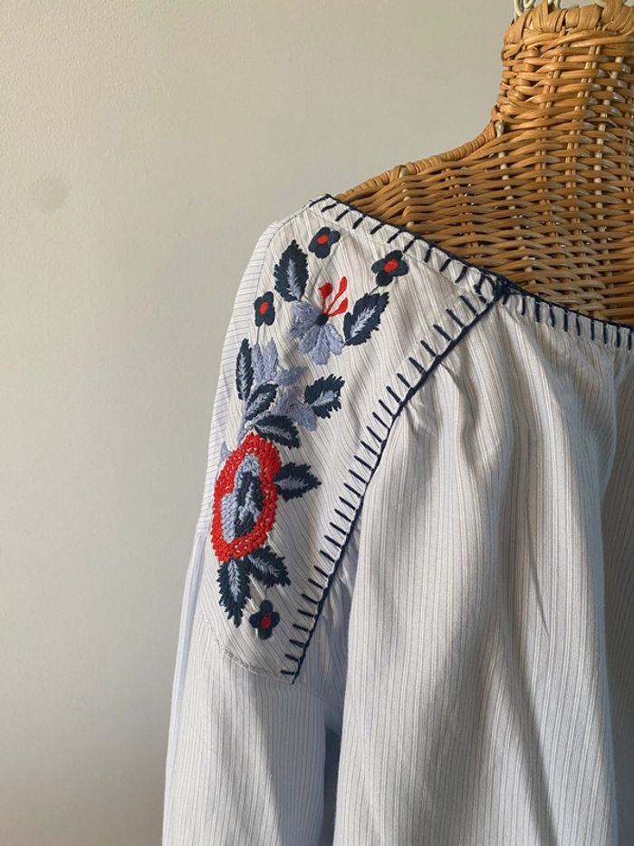 Blouse H&M bleue à rayures avec broderies fleurs taille 36 / 38 - photo numéro 2