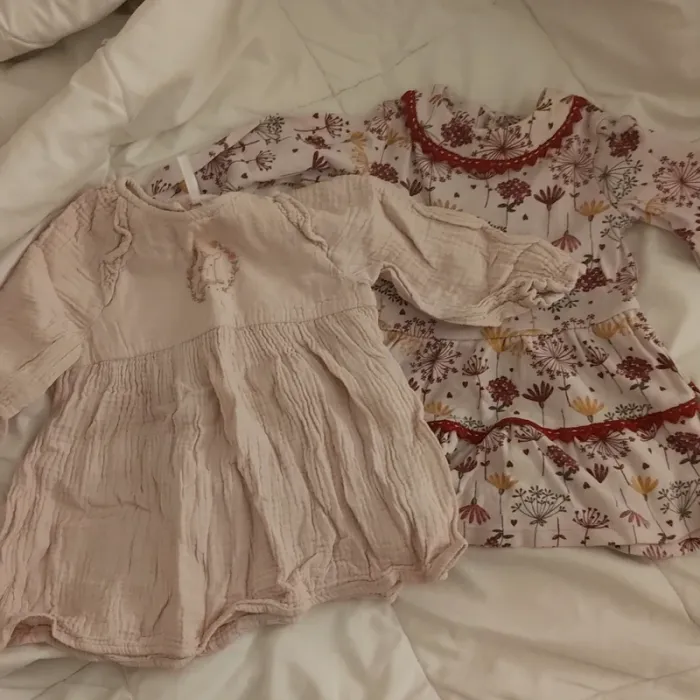Lot 2 robes roses a motifs