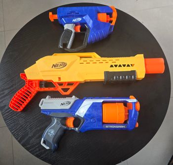 GROS LOT 3 Pistolets NERF Elite (Strongarm inclus) + Fléchettes