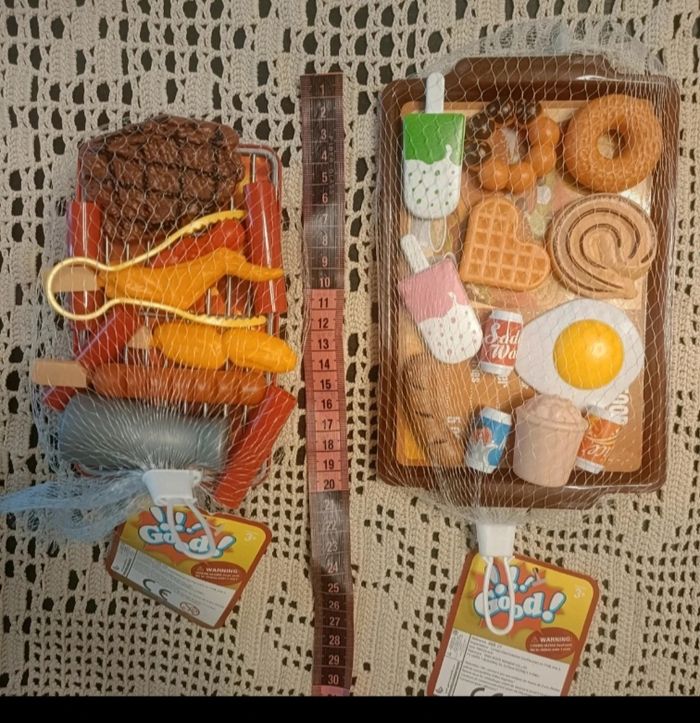 2 lots de petites : breakfast et barbecue (petites pièces à utiliser à partir de 3 ans)