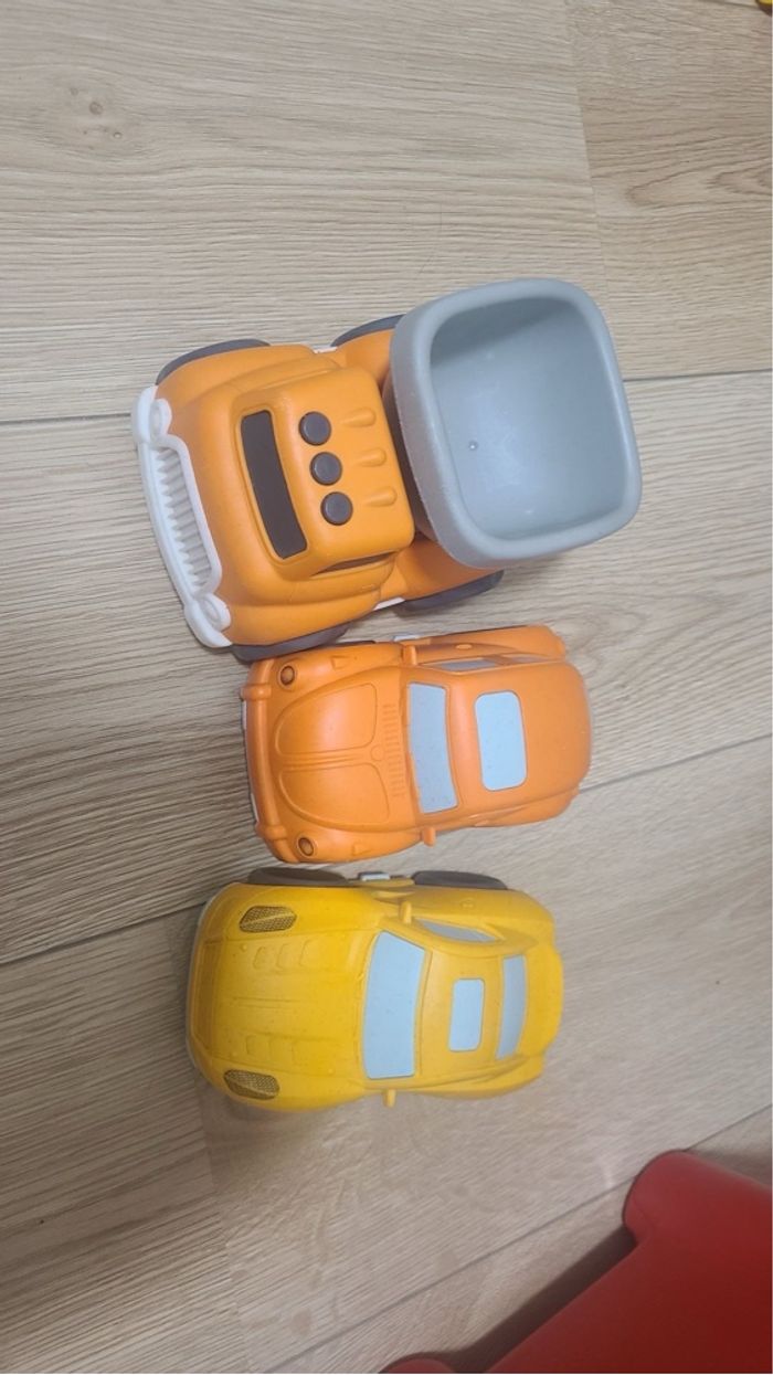 Lot de trois véhicules bébé