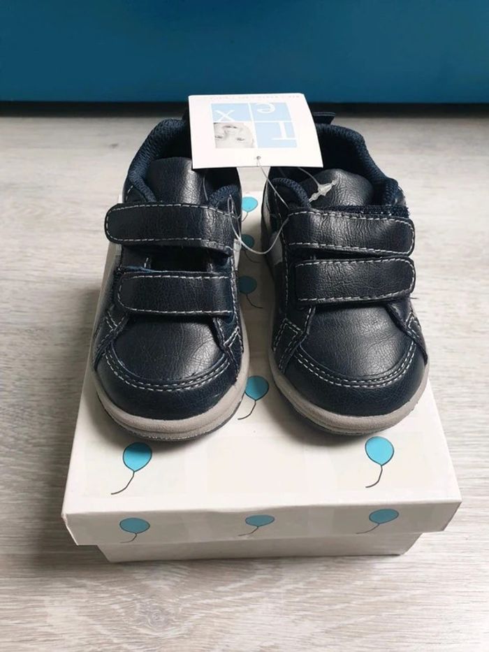 Baskets à scratchs neuves avec étiquette 20 Tex bleues et grises