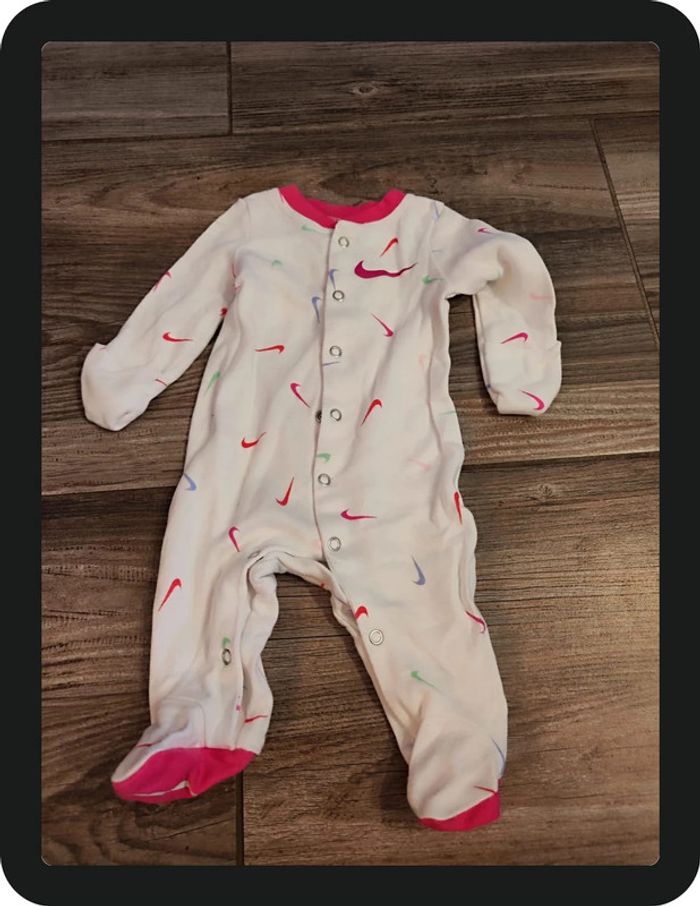 Pyjama blanc rose Nike Taille 50-56 cm
