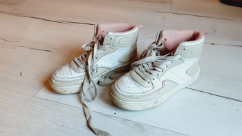 Chaussures fille baskets blanches grises et rose pointure 34