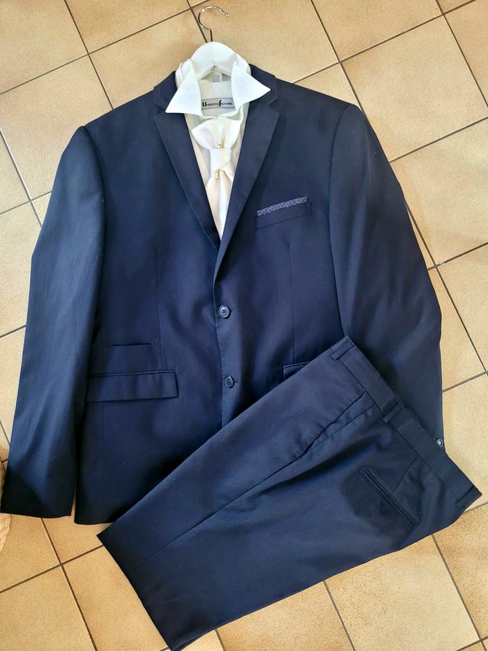 Costume  3 pièces de  marié pour homme - photo numéro 2