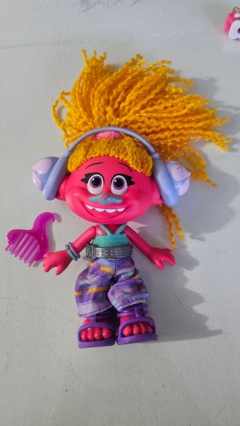 Poupée dj suki des trolls