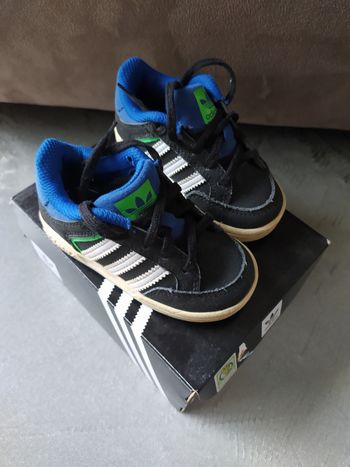 Basket adidas taille 21
