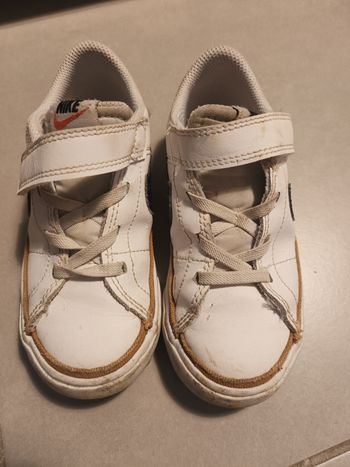 Baskets Nike pointure 27