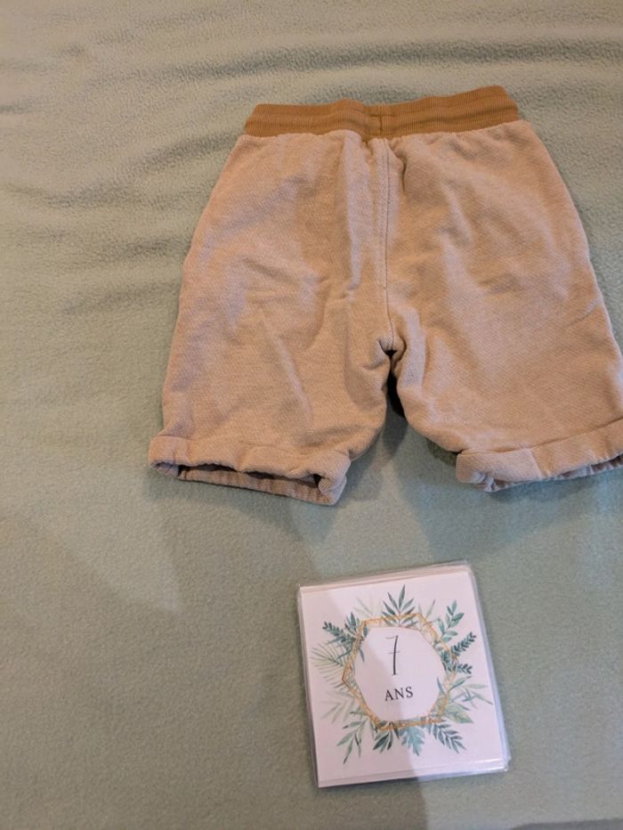 Short moutarde 7 ans - photo numéro 3