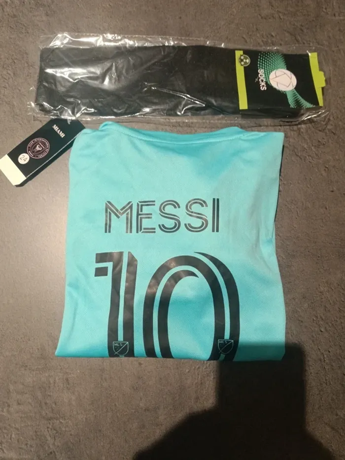 Tenue foot Léo Messi Inter Miami bleu. T.24 - photo numéro 4