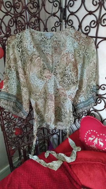 Haut manches 3/4 évasées Naf Naf taille S. Neuf