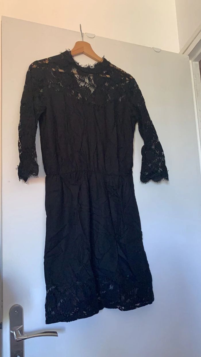 Robe noire dentelle