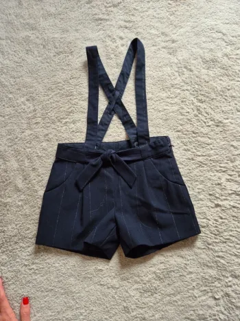 Short fille