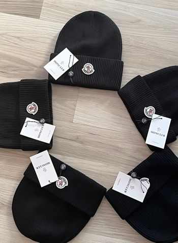 Bonnet moncler neuf avec étiquette 