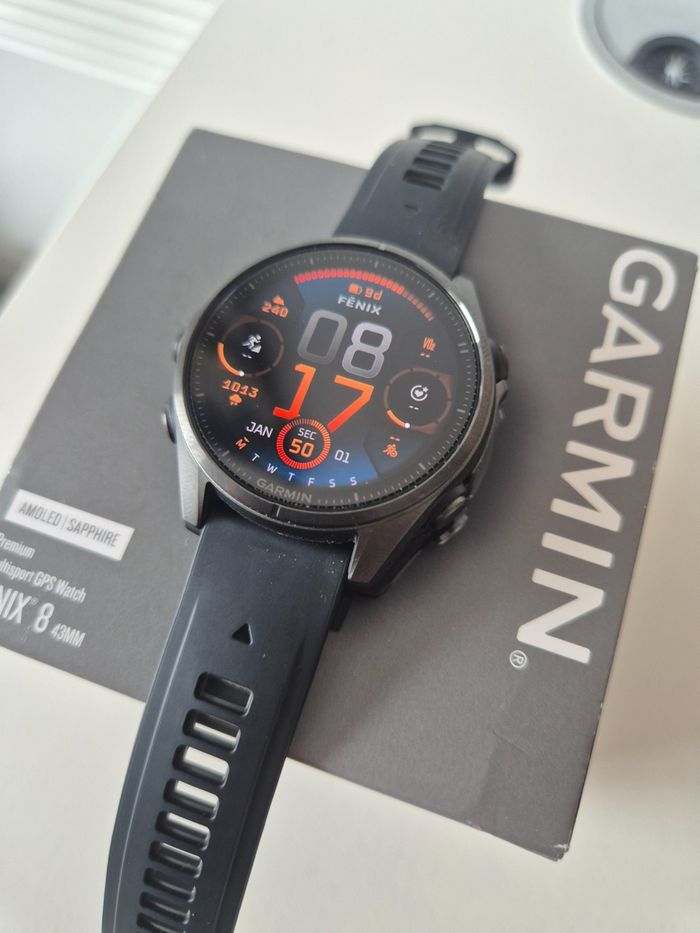 Garmin Fenix 8 Amoled Sapphire GPS-Whr 43mm - Top condition - livraison rapide ! - photo numéro 3