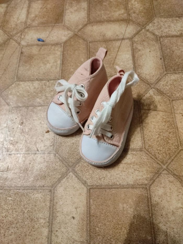 Petites chaussures 6/9 mois