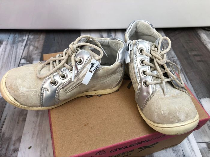 Très jolies chaussures montantes taille 22 - photo numéro 2