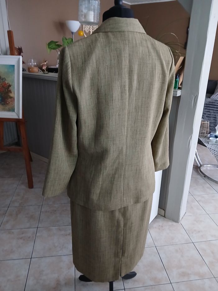 Ensemble blazer et jupe T44. - photo numéro 5