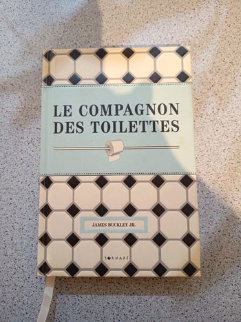 Le compagnon des toilettes James Buckley jr.