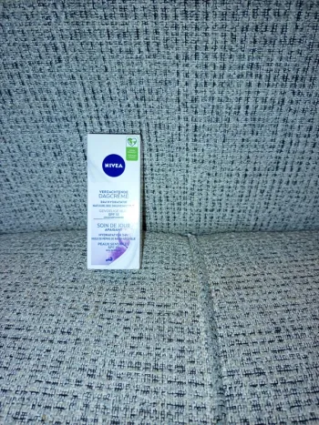 Soin de jour apaisant Nivea SPF15