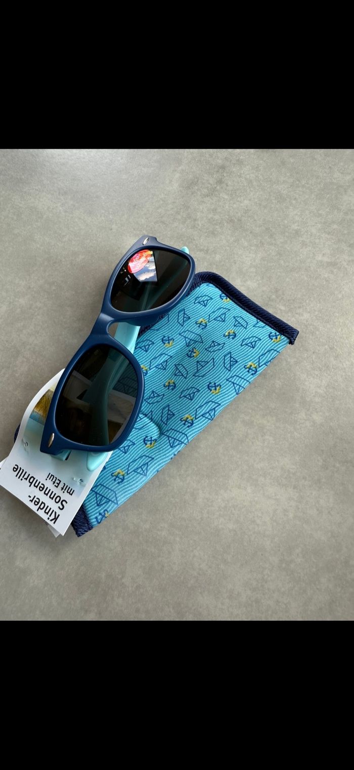 Lunettes de soleil garçon avec étui - photo numéro 2