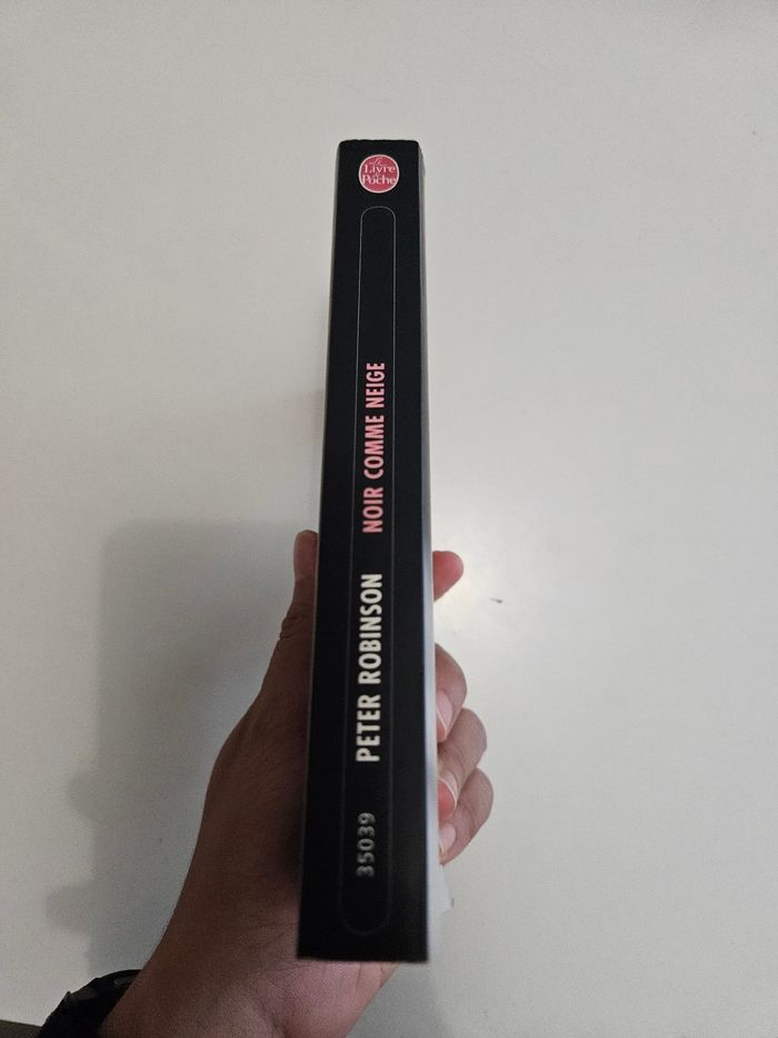 Peter Robinson: Tome 5 "Noir comme neige" - photo numéro 3