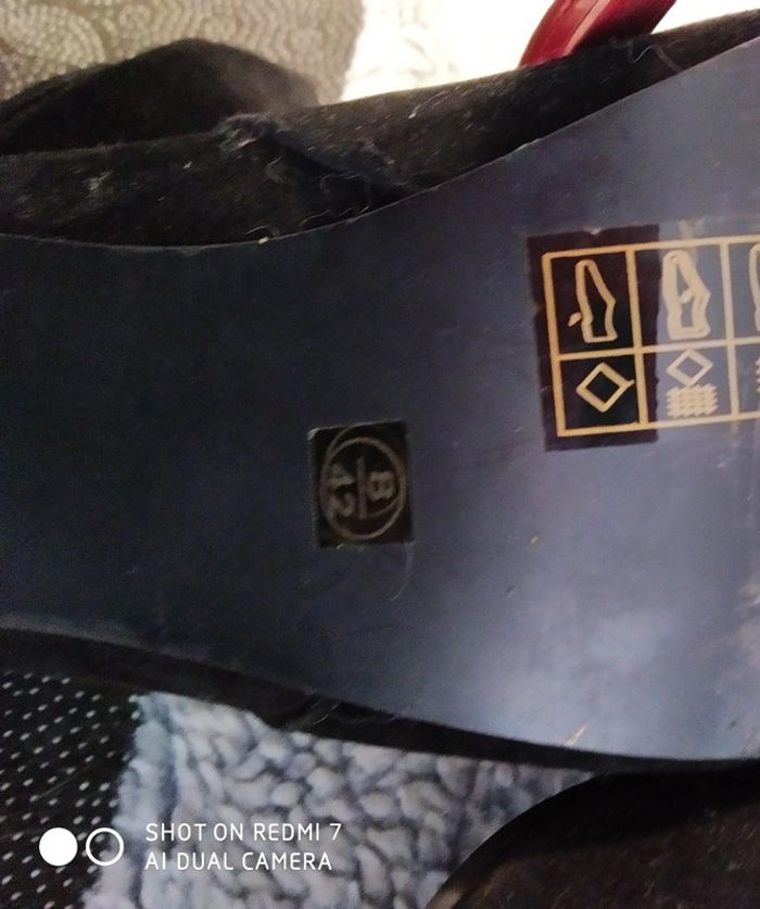 Jolies boots noires pompons fermeture arrière - photo numéro 6