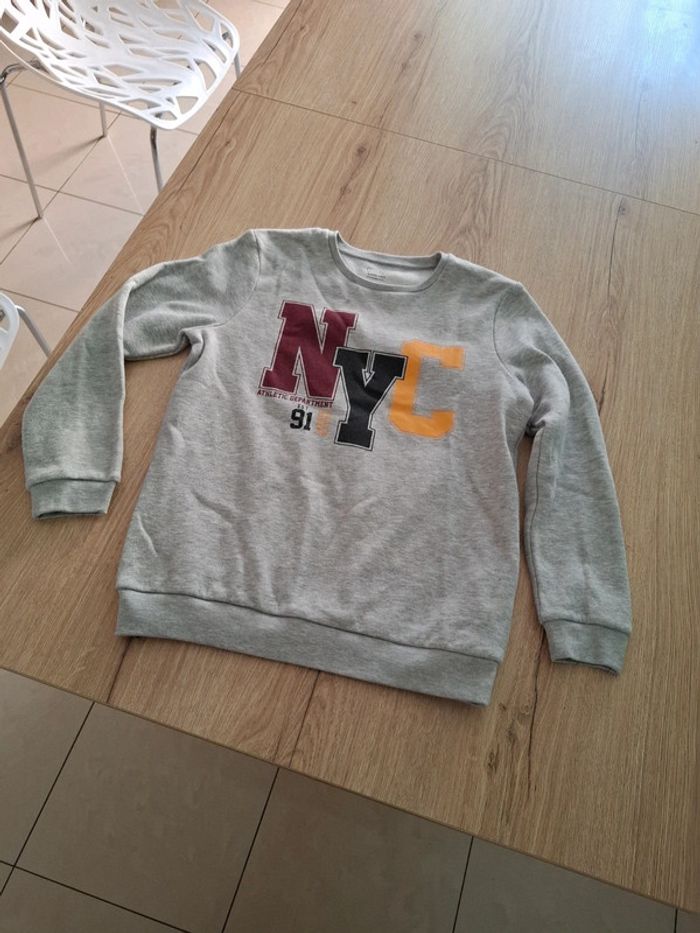 Sweat primark taille 10-11 ans en très bon état
