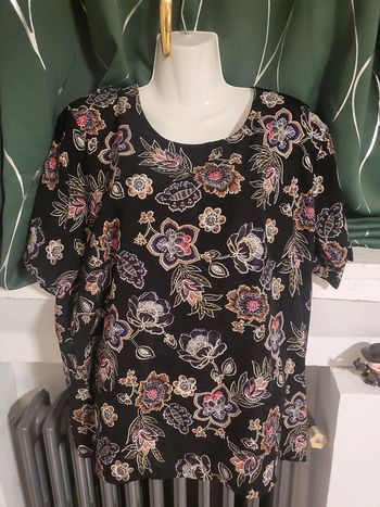 Magnifique haut femme taille m /l teltya