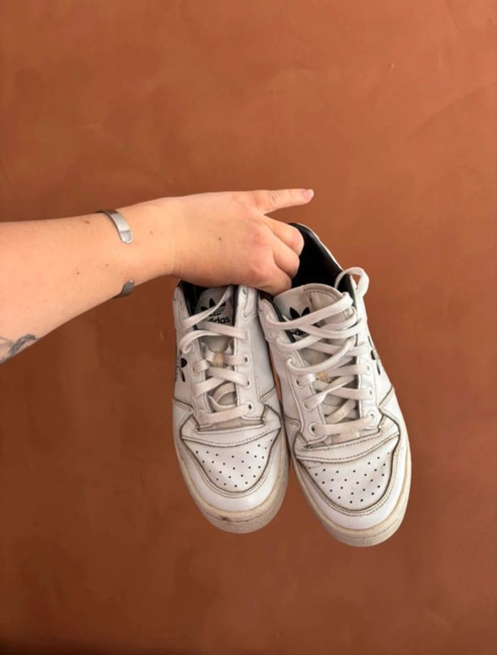 Baskets Adidas Forum blanches – T. 39.5 – Bon état - photo numéro 3