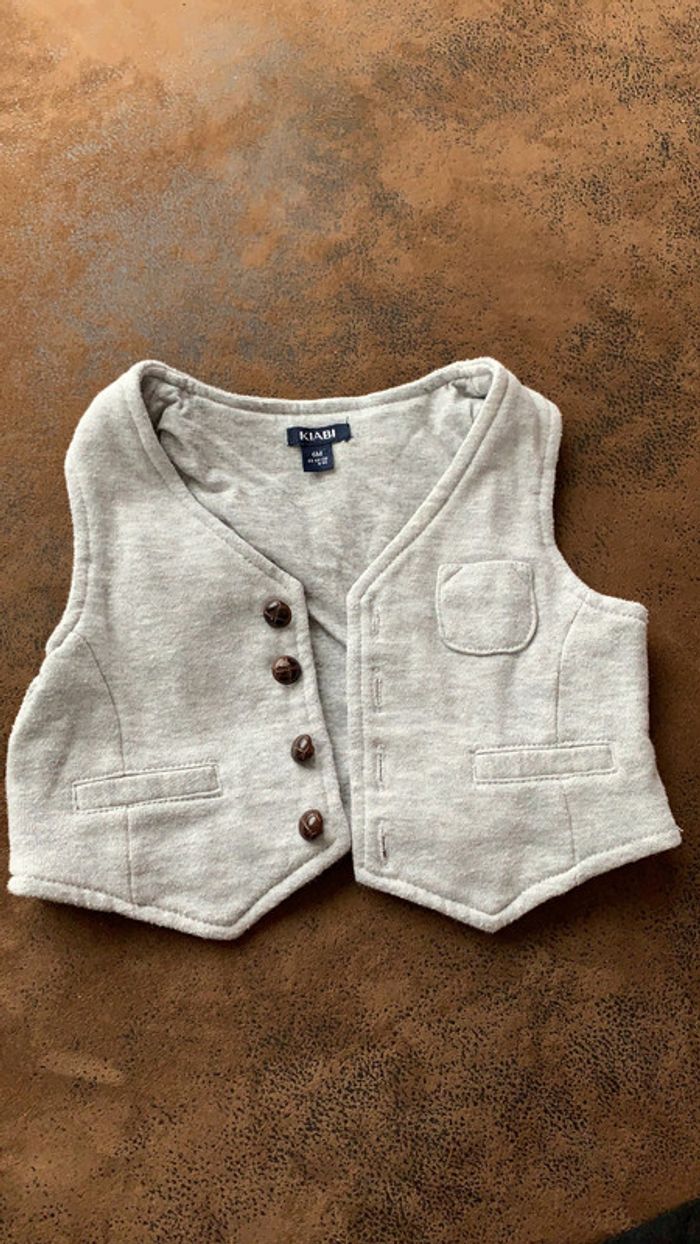 Gilet Kiabi 6 mois gris avec bouton marron