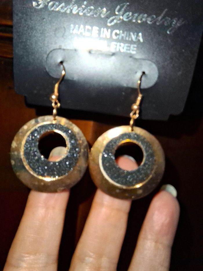 Boucles d'Oreilles Rondes Dorées et Pailletées - Style Chic - photo numéro 3