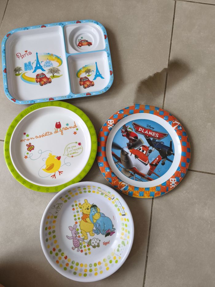 Lot 4 assiettes bébé