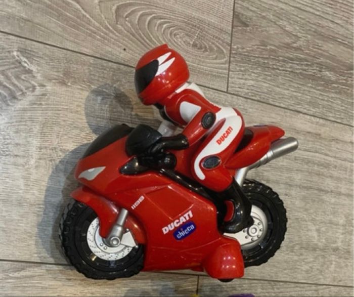moto chicco Ducati rouge